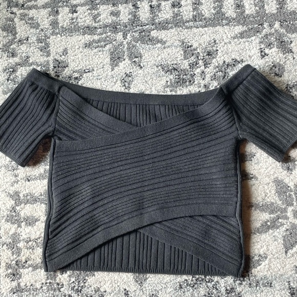 Off the shoulder top - Picture 2 of 2